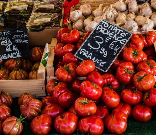 Inflation in Frankreich: Die südöstlichen Departements sind besonders betroffen Tomaten_Markt_Frankreich