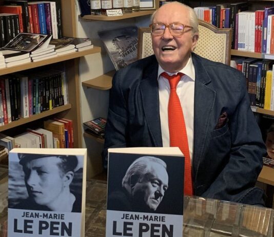 Ex-Chef der extremen Rechten Jean-Marie Le Pen nach Herzanfall ins Krankenhaus eingeliefert Jean-Marie_Le_Pen_2019