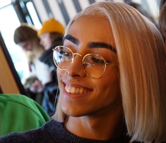 Konzert in Metz abgesagt: Bilal Hassani hat Klage eingereicht Bilal_Hassani_Wiki