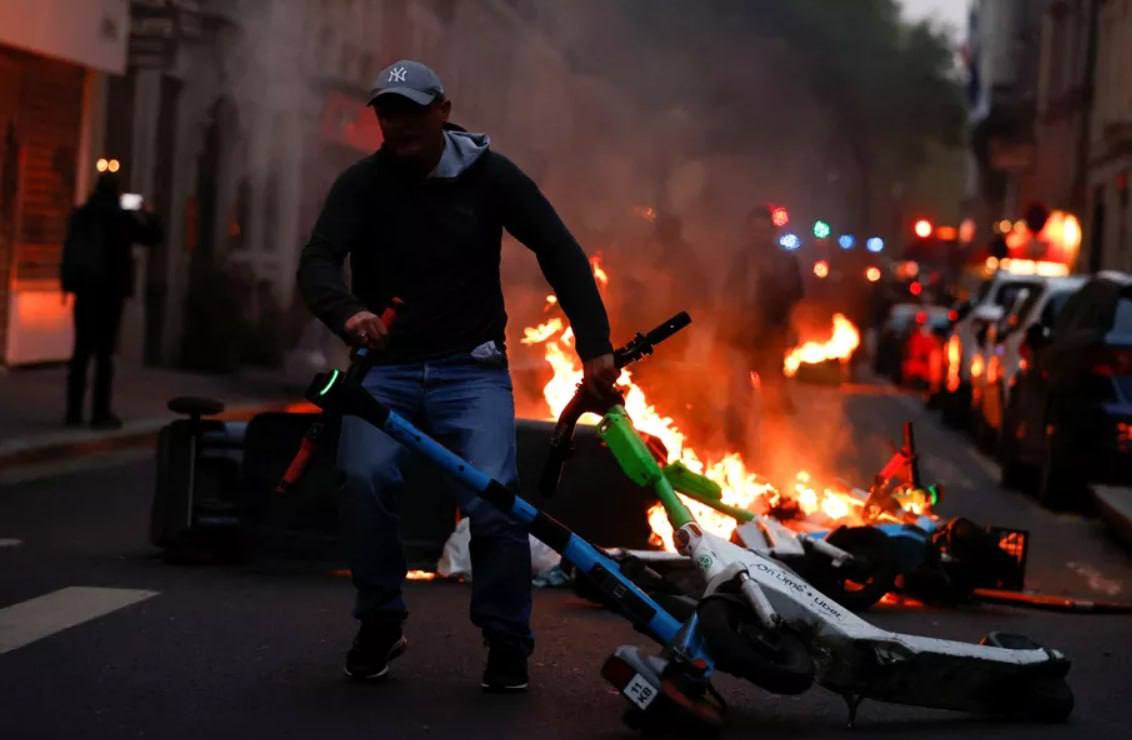 Rede von Emmanuel Macron: 2.000 Demonstranten in Paris in 3 Protestzügen - Ordnungskräfte greifen ein