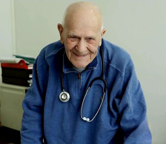 Er betreut seit siebzig Jahren Kranke: Mit 101 Jahren praktiziert der älteste Arzt Frankreichs immer noch Christian_Chenay