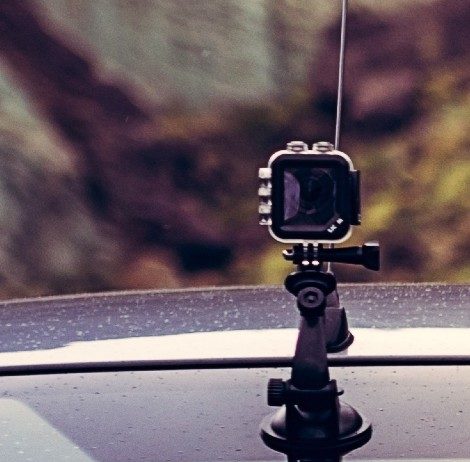 Im Departement Gard spüren Autos der Post mit Kameras Schlaglöcher auf Kamera_Autodach