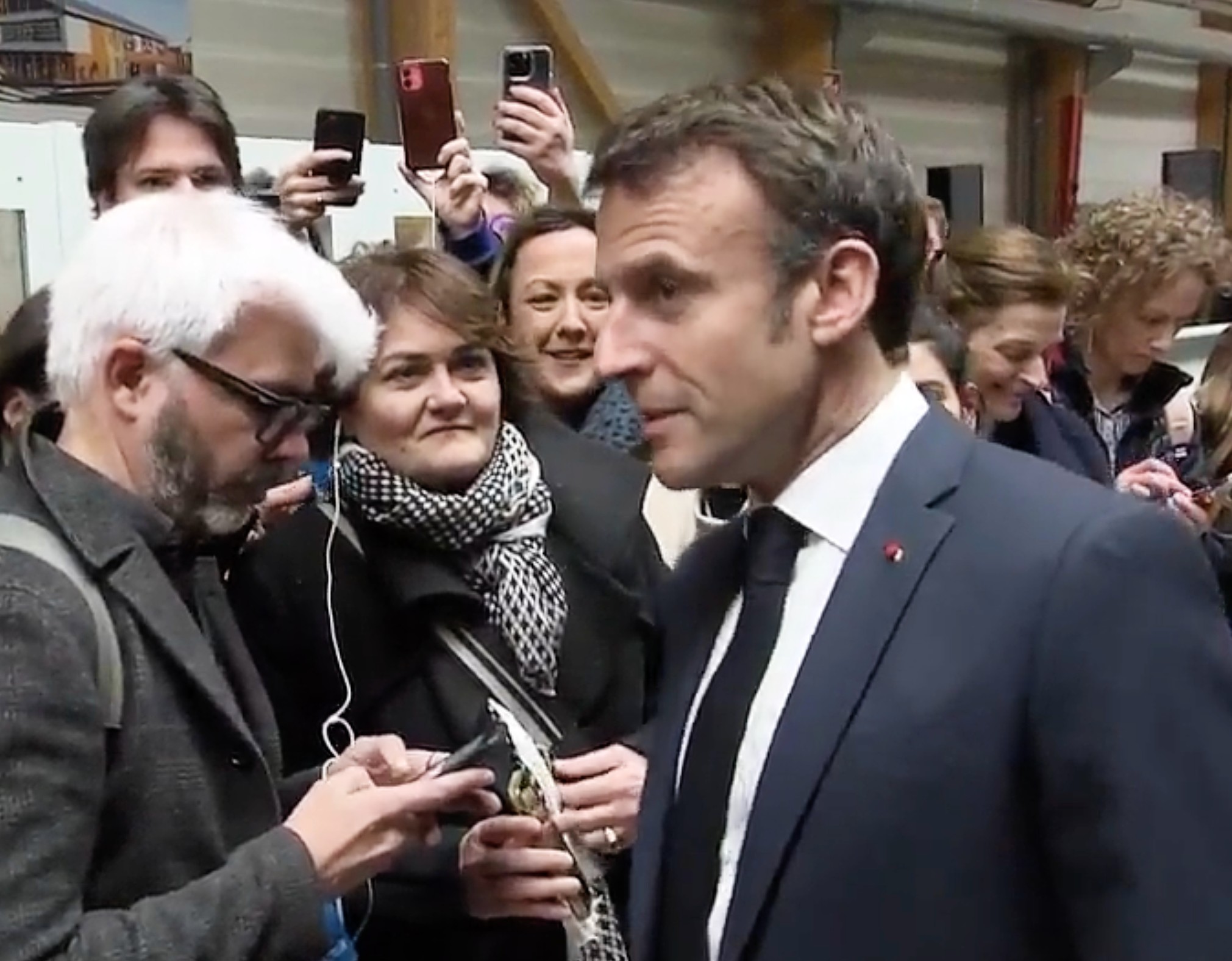 "Es ist nicht das Töpfeklappern, das Frankreich voranbringen wird" - sagt Emmanuel Macron im Elsass
