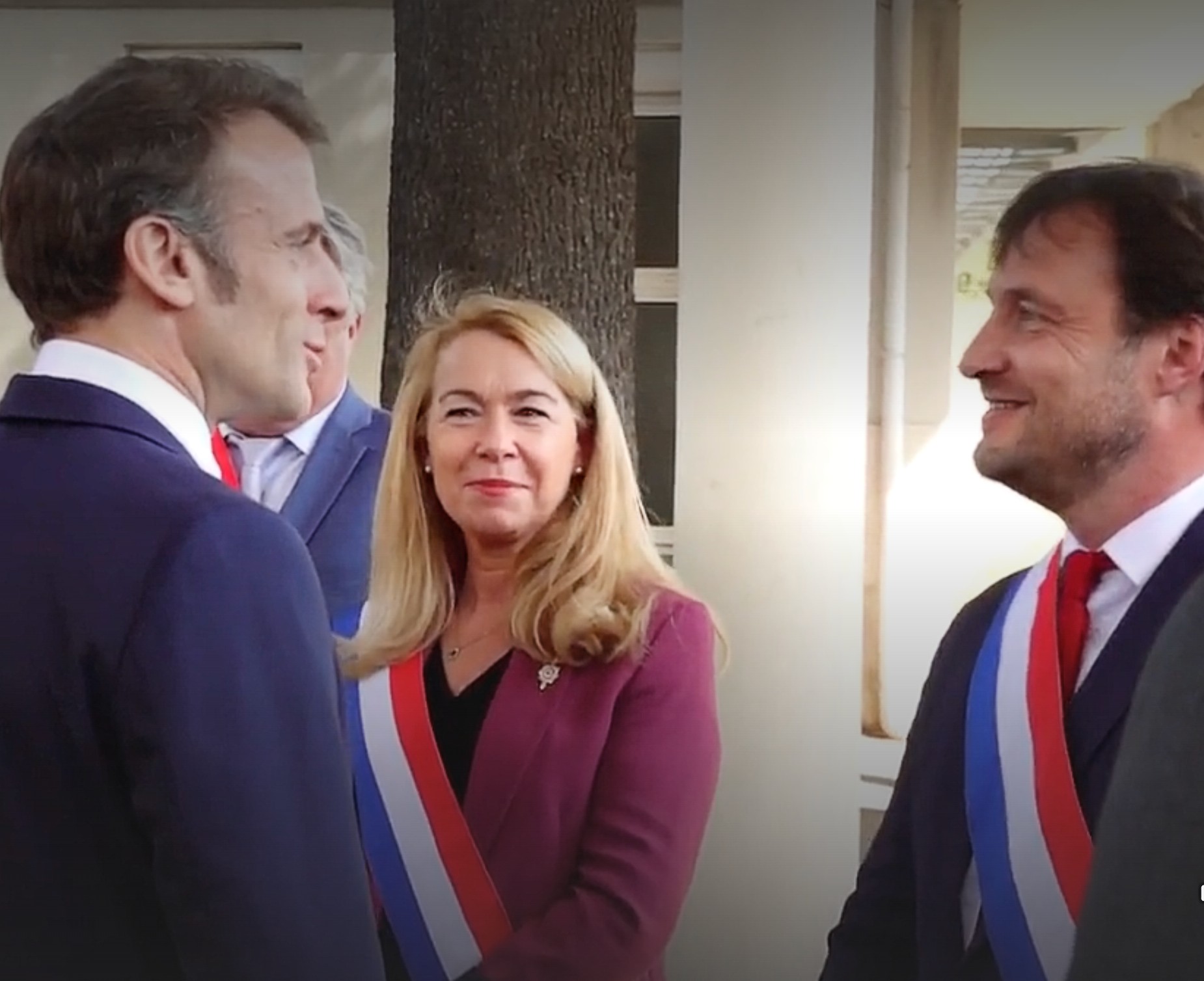 "Eier und Töpfe sind zum Kochen da" - lacht Emmanuel Macron bei seiner Reise ins Departement Hérault