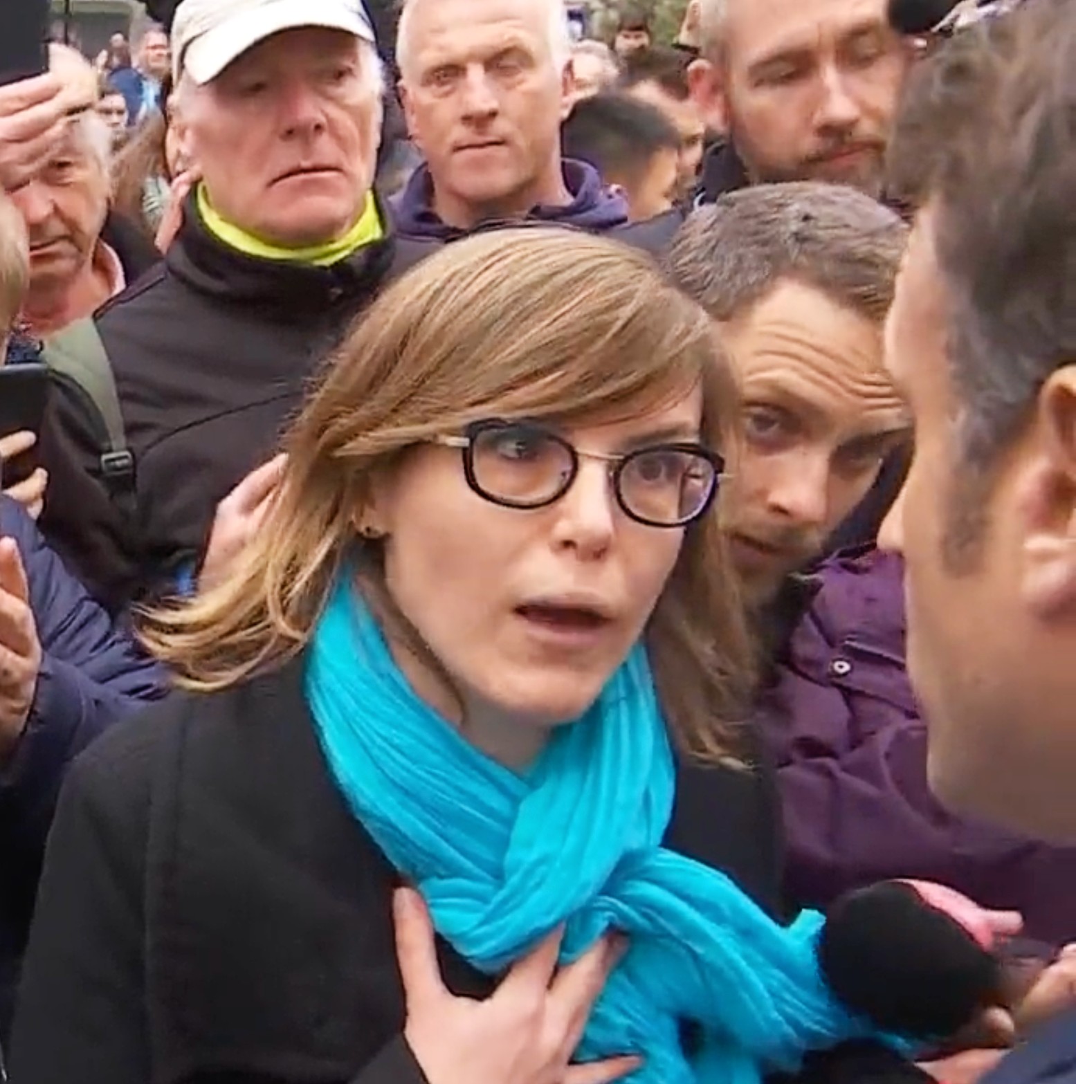 Emmanuel Macron bei einem Bad in der Menge in Sélestat ausgepfiffen und beschimpft