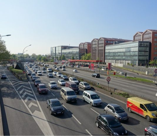 Paris: Der Boulevard du périph wird 50 Jahre alt Périphérique_Paris_2017_Wiki