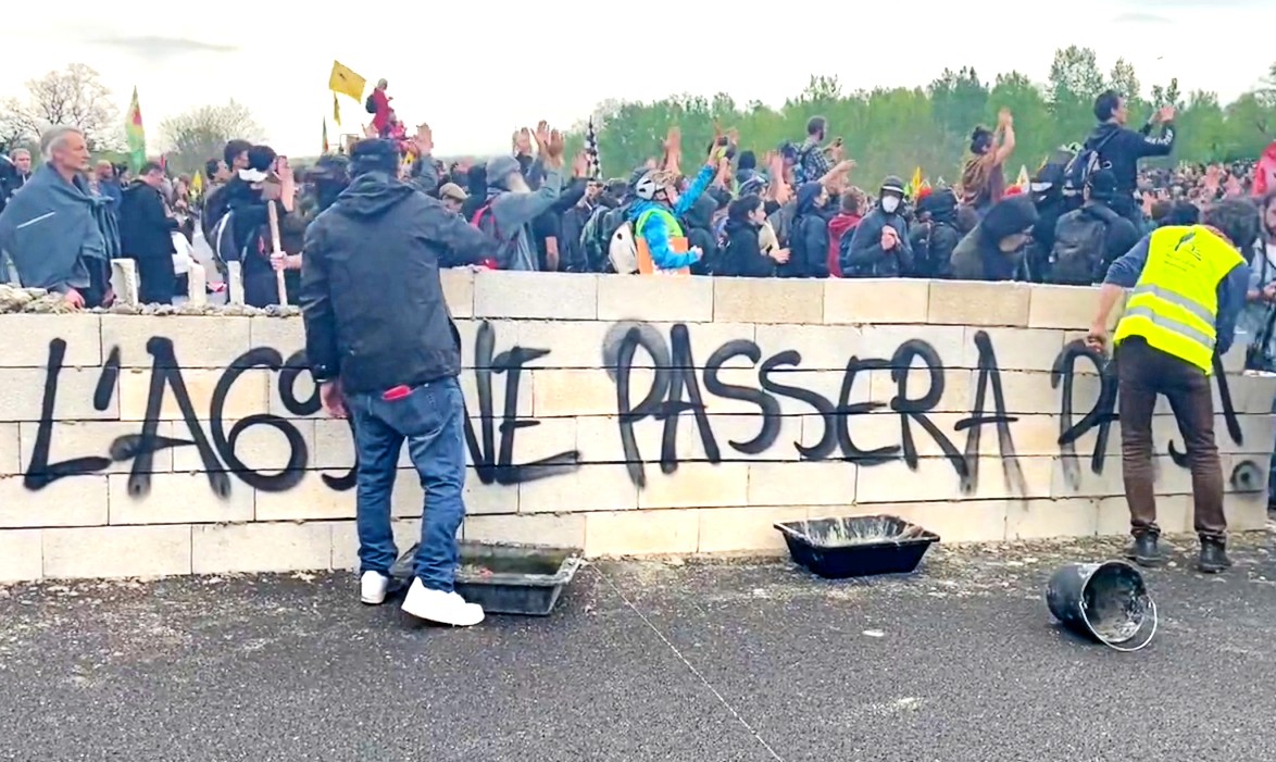 Neue Autobahn Toulouse-Castres: Tausende Demonstranten und eine Mauer auf der RN 126