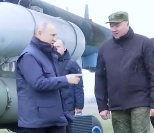 Ukraine-Krieg: Putin trifft russische Soldaten in der Region Kherson Putin_Kherson_Screen-TW