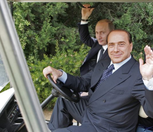 Silvio Berlusconi im Krankenhaus: Der Ex-Premier leidet an Leukämie und einer Lungeninfektion Vladimir_Putin_in_Italy_17-18_April_2008-3