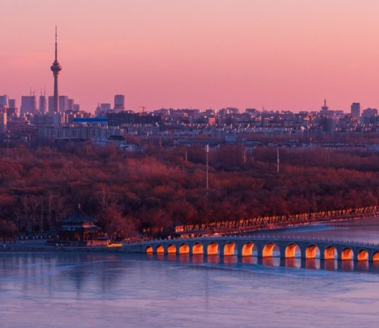 Emmanuel Macron besucht China: Französische Unternehmen noch sehr vorsichtig Peking_Sonnenuntergang