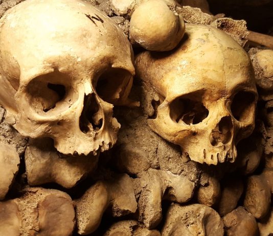 Katakomben: Der geheimnisvollste aller Pariser Friedhöfe Katakomben_Paris