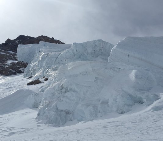 Mont-Blanc: Deutsches Ehepaar durch herabstürzende Eisblöcke getötet Gletscher_Serac