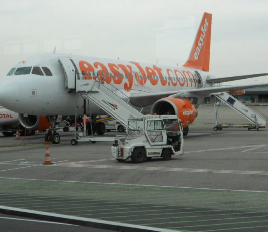 Flugreisen: EasyJet streicht diesen Sommer mehr als 1.700 Flüge Flugzeug_EasyJet