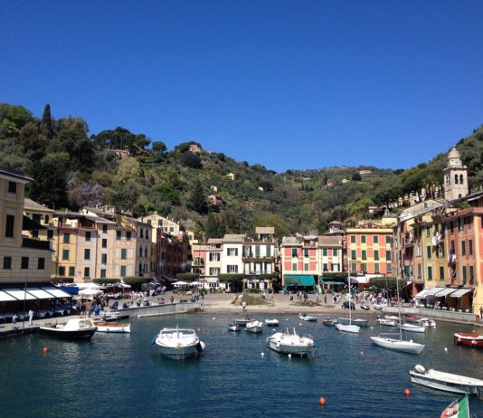 Italienisches Dorf wird von Urlaubern überrannt und verbietet in den Strassen „stehen zu bleiben“ Portofino