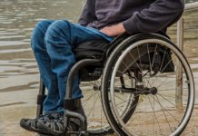 Rechte von Menschen mit Behinderungen: Frankreich vom Europarat heftig kritisiert Behinderung_Rollstuhl