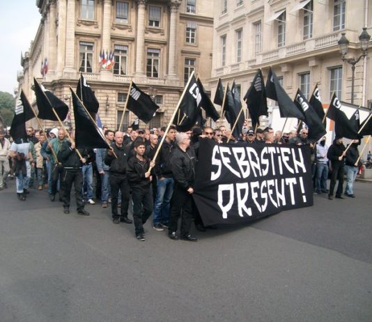 Paris: Es hagelt Kritik nach genehmigter ultrarechter Demonstration in Paris 9_mai_2010_2