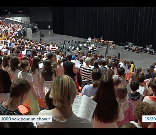 Straßburg: 1.000 Jugendliche singen im Chor zur Feier des 70-jährigen Bestehens des EU-Parlaments Geburtstag_EU-Parlament_ScreenF3