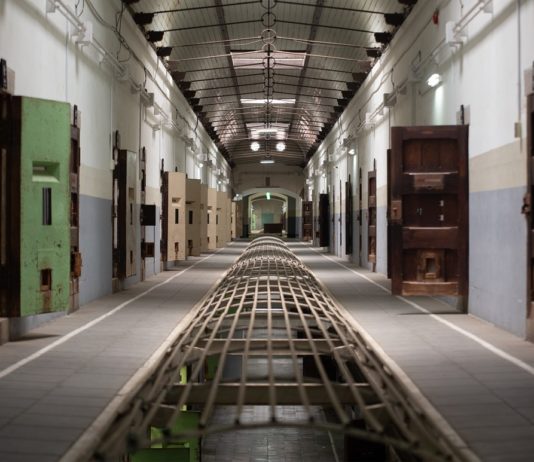 Französische Gefängnisse waren am 1. Mai mit 73.162 Häftlingen zu 120,2% überbelegt Gefaengnis