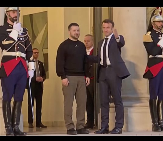 Ukraine-Krieg: Wolodymyr Selenskyj erhält bei Besuch in Paris weitere Panzer aber keine Kampfflugzeuge Selenskyj_Macron_ScreenYT
