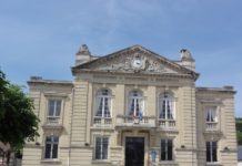 Aisne: Ein Hunderudel greift fünf Menschen an Vailly-sur-Aisne_mairie