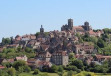 Himmelfahrtswochenende: Touristen in ganz Frankreich unterwegs Village_de_Vézelay_Wiki