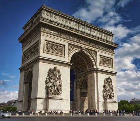 Gedenkfeier zum 8. Mai: Demonstrationen in weitem Umkreis um die Champs-Elysées in Paris verboten Triumphbogen