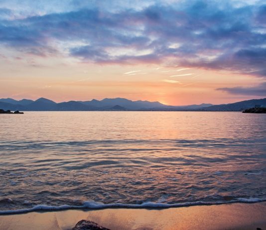 Umwelt: Eine geplante künstliche Insel in der Nähe von Cannes sorgt für Kontroversen Bucht_von_Cannes