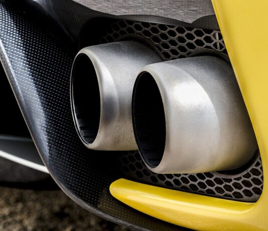 86% der Franzosen lehnen laut einer Umfrage Umweltzonen in Städten ab Auspuff_Abgase