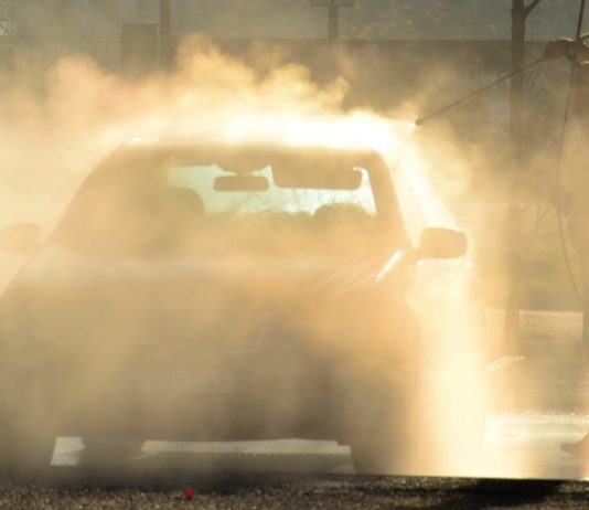 Wasserknappheit: Werden Auto-Waschanlagen bald still stehen? Auto-Waschanlage