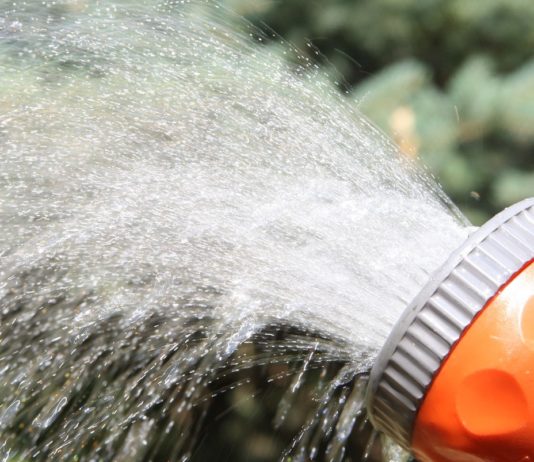 Trockenheit: Der übermäßige Wasserverbrauch der reichen Villenbesitzer in den Alpes-Maritimes Bewässerung