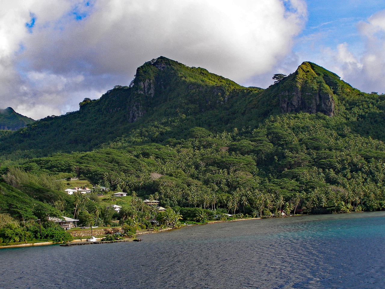 Französisch-Polynesien: Überschwemmungen verwüsten das Dorf Teahupoo