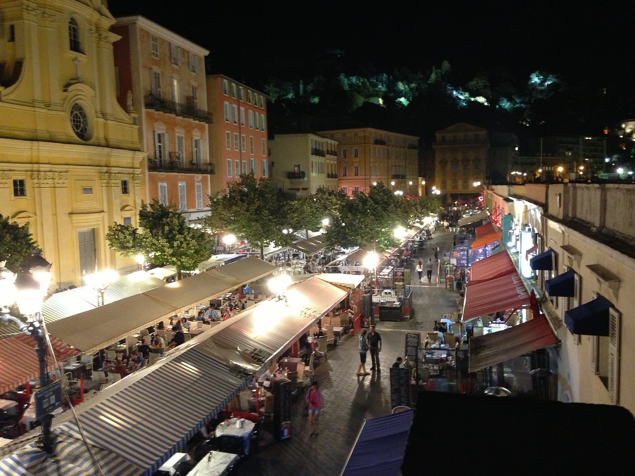 Blackout an der Côte d’Azur: Anarchistische Gruppen bekennen sich zu Sabotage