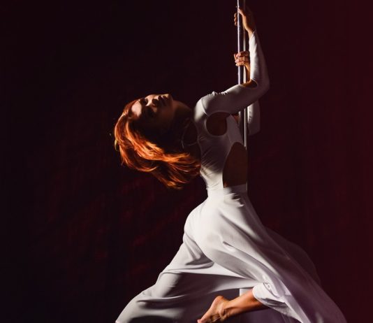 Pole Dance in einer Straßburger Kirche: Pastor bekommt Todesdrohungen pole-dance