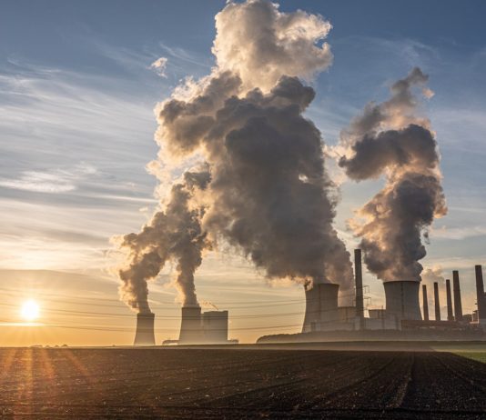 Frankreichs Treibhausgasemissionen sanken laut Umweltminister Christophe Béchu 2023 um 4.8% Erderwärmung_Klima_CO2