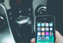 Französische Autofahrer telefonieren viel zu oft am Steuer Handy_Auto