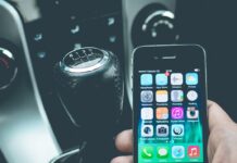 Ardèche verschärft Strafen für Handy-Nutzung am Steuer Handy_Auto
