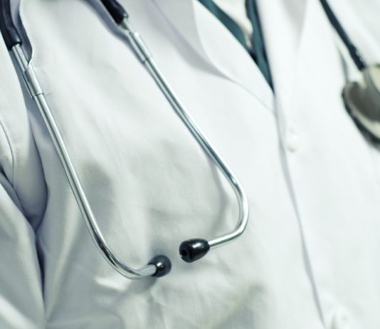 Gewalt gegen Ärzte in Frankreich in einem Jahr um 23% gestiegen – über 1.200 Fälle gezählt Arzt