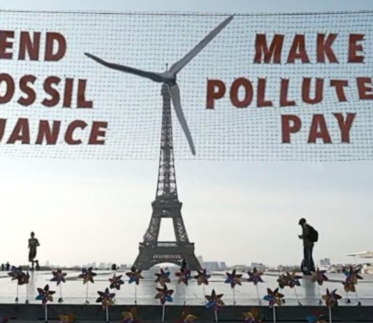 Gipfeltreffen für globalen Finanzpakt: Symbolische Aktion am Eiffelturm Energie-Demonstration_Eiffelturm