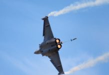 Ardèche: Ein mit Drogen beladenes Flugzeug wird von Kampfjet abgefangen Rafale_Kampfjet