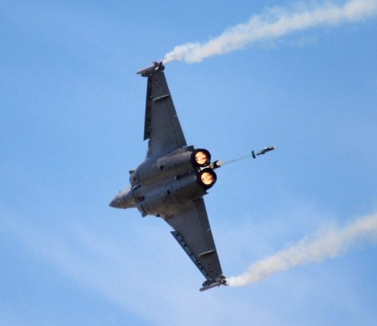 Ardèche: Ein mit Drogen beladenes Flugzeug wird von Kampfjet abgefangen Rafale_Kampfjet