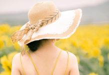 Welche Farben und Materialien sollte man bei Hitze tragen? Sommerkleid