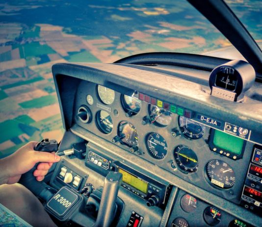 Var: Drei Tote beim Absturz eines Flugzeugs im Wald bei Pignans Kleinflugzeug_Illustration