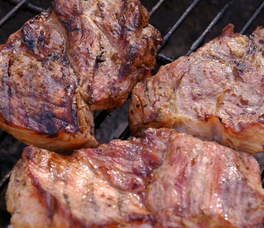 Ernährung: Franzosen essen immer noch sehr viel Fleisch Grillen-Fleisch