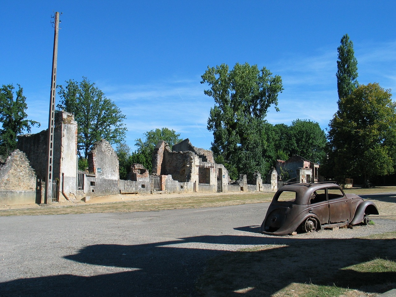 Spendenaufruf zur Wiederherstellung des Dorfes Oradour-sur-Glane in der Haute-Vienne
