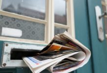 Jura: Nach Verteilung antisemitischer Flugblätter Untersuchung wegen Verherrlichung von Verbrechen gegen die Menschlichkeit Briefkasten