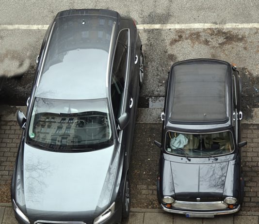 Paris: Große Autos müssen ab 2024 mehr fürs Parken zahlen Parkgebühren