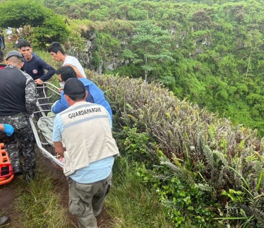 Wunder auf den Galapagos-Inseln: Achtjähriger Franzose fällt in einen 100 Meter tiefen Krater und überlebt Galapagos_Rettung