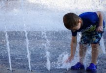 Frühsommer im Frühling: Frankreich erlebt eine erste Hitzewelle – was steckt dahinter? Abkühlung_Wasser