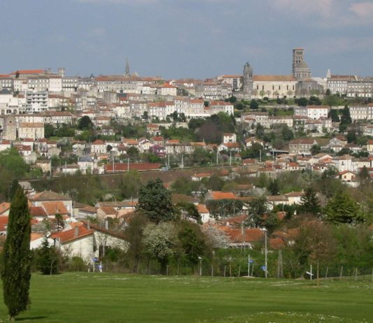 Charente: Die Stadt Angoulême verbietet das Sitzen oder Liegen im Stadtzentrum Angouleme_Wiki