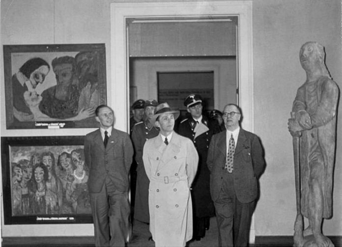 Ausstellung_entartete_kunst_1937